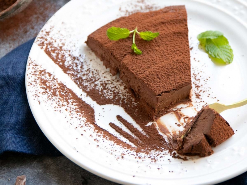 Veganiškas LowCarb (mažai angliavandenių) turintis šokoladinis putėsių pyragas