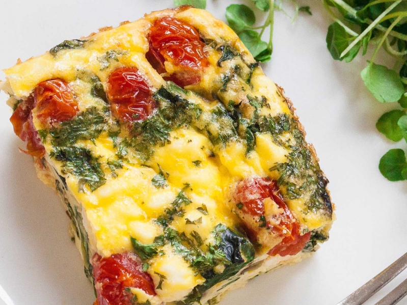 Frittata su feta ir pomidorais